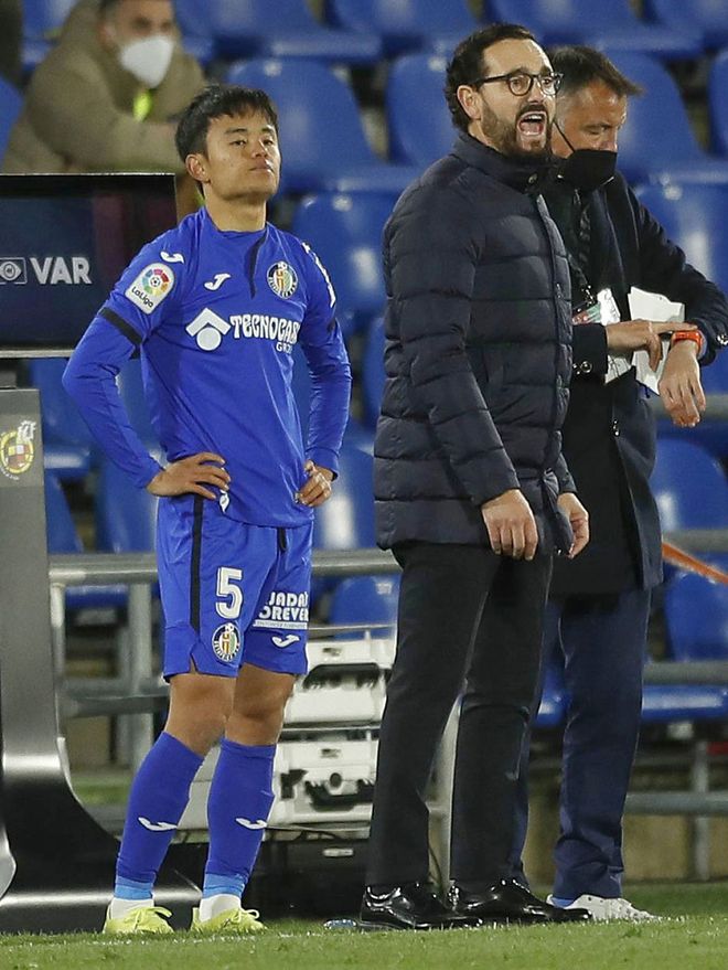 包含从赛后波尔图调整名单以备荷甲到今晚底特律活塞调整名单以备亚冠，里尔清晨遗憾出局的词条