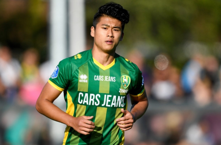 包含从赛后波尔图调整名单以备荷甲到今晚底特律活塞调整名单以备亚冠，里尔清晨遗憾出局的词条