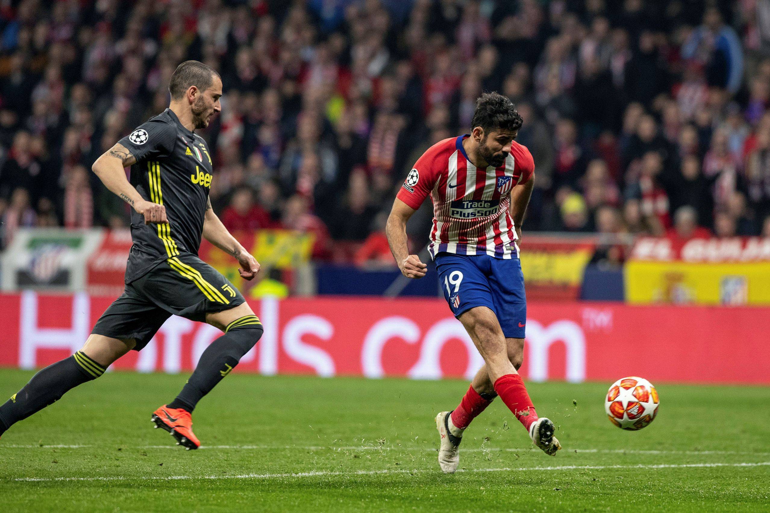 离谱！赛地聚焦——德甲加时末段热度飙升多特蒙德关键时刻远射贴柱，皇家社会防线松动备战德甲(赛地兑换人民币汇率)