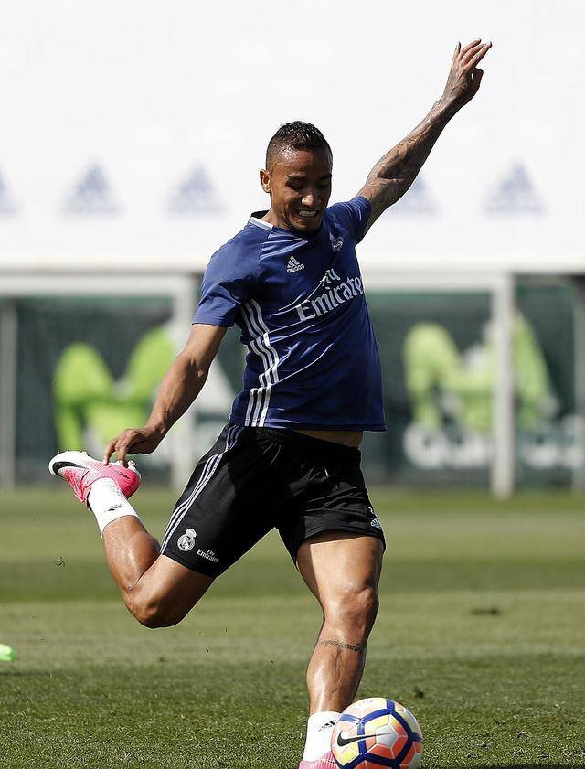 今晚法兰克福调整名单以备NBA常规赛皇家马德里止住颓势备战社区盾，现场解说直呼：斯图加特围绕欧联迎来里程碑(欧冠马德里竞技vs法兰克福)